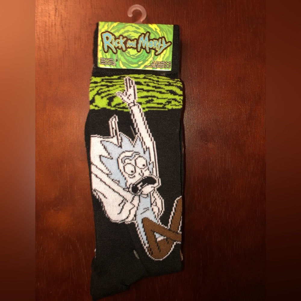 RICK AND MORTY NOVELTY CREW SOCKS NWT MEN’S SHOE SIZE 6-12